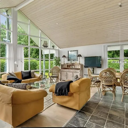 Elizabeth - 175m From The Sea By Interhome *