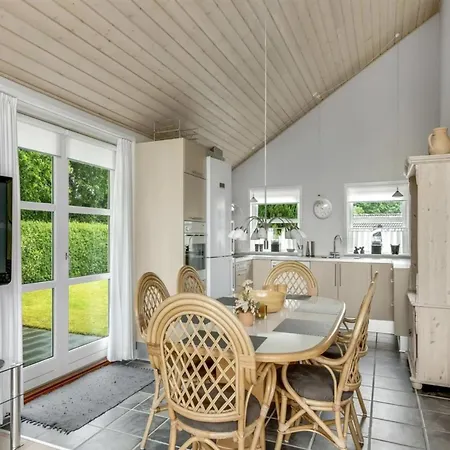 Elizabeth - 175m From The Sea By Interhome *