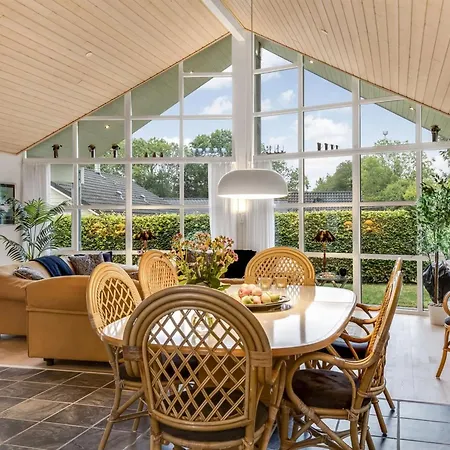 Feriehus Elizabeth - 175m From The Sea By Interhome