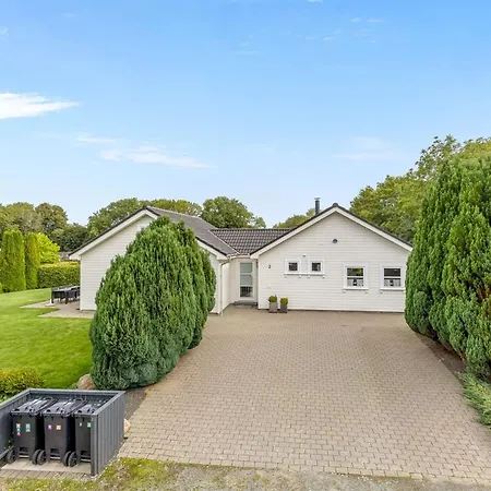 Feriehus Elizabeth - 175m From The Sea By Interhome