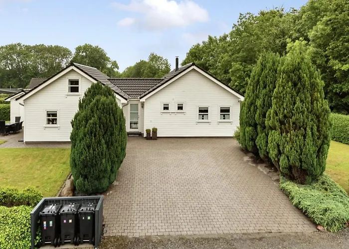 Elizabeth - 175m From The Sea By Interhome