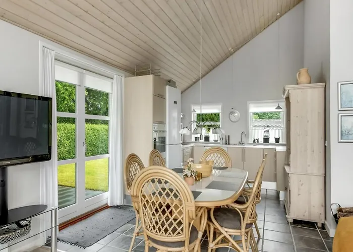 Elizabeth - 175m From The Sea By Interhome *